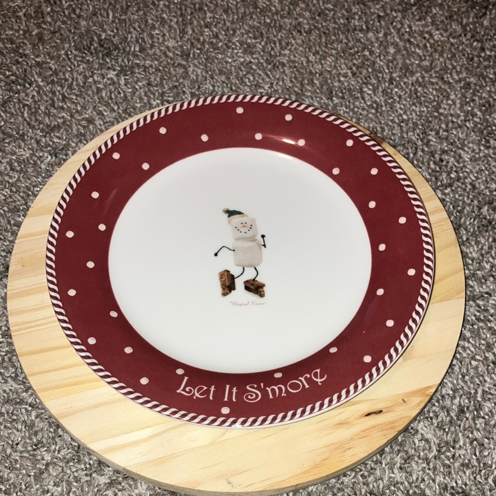 The Original S’Mores Red and White Polka Dot Plate Holiday Snowman Design 8” New